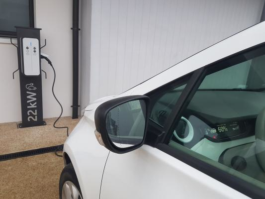 borne recharge rapide electrique villa gite fabie plougonvelin