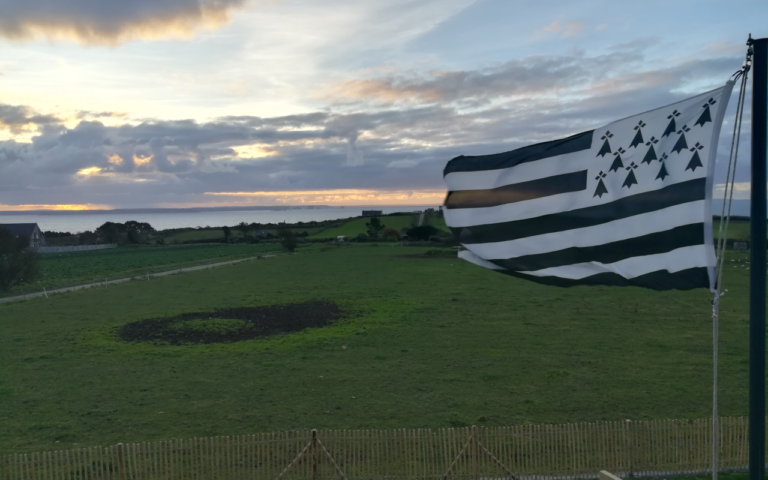 drapeau breton gite fabie plougonvelin